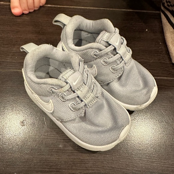 Nike roshe one toddlers size 5 - Picture 2 of 5